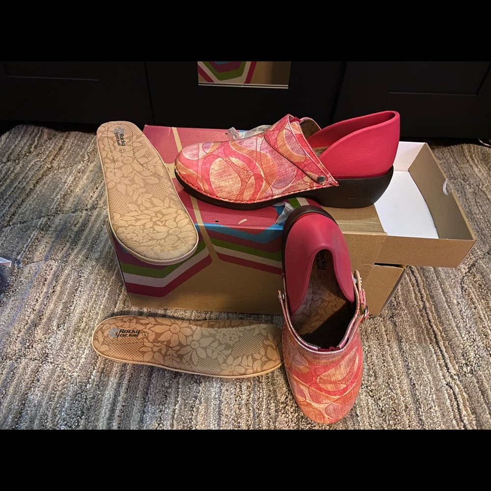 Shoes - Picture 2 of 4
